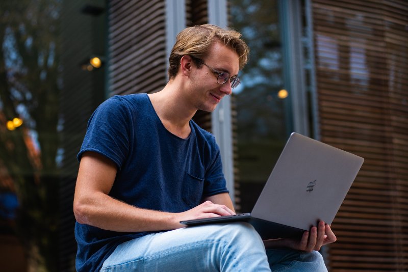 cercare lavoro copywriter linkedin